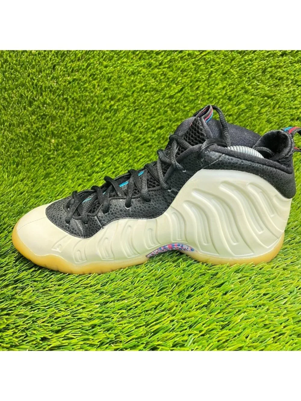 Nike Air Foamposite Pro Boys Size 7Y Ivory Black Blue Basketball Shoes Sneakers